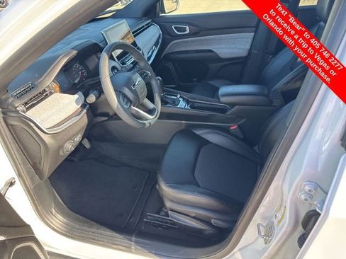 Used 2024 Jeep Compass Latitude image 15