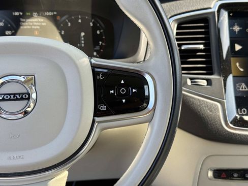 Used 2022 Volvo XC90 T5 Momentum w/ Protection Package Premier FWD image 18