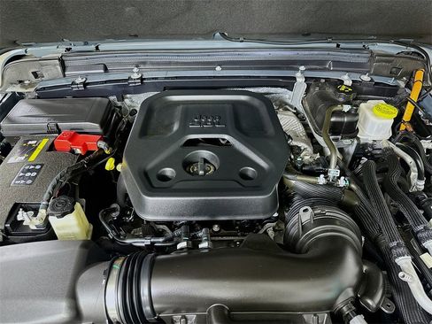 Used 2024 Jeep Wrangler Unlimited image 9