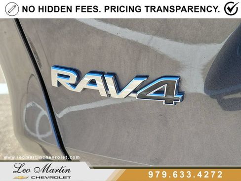 Used 2022 Toyota RAV4 LE FWD image 5