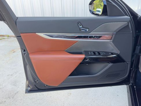 Used 2023 BMW 760i xDrive image 55