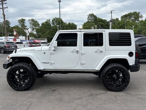 Used 2017 Jeep Wrangler Unlimited Rubicon w/ Connectivity Group AWD/4WD image 5