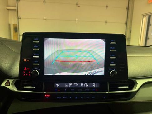 Used 2021 Toyota Sienna XLE image 20