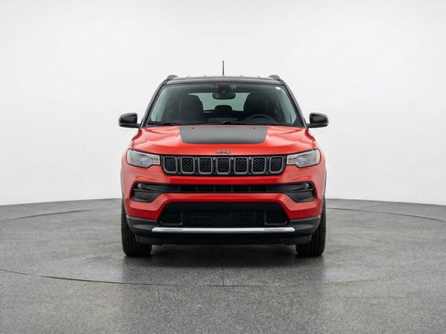 Used 2025 Jeep Compass Trailhawk image 2