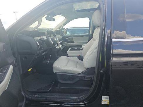 Used 2025 Ford Expedition Platinum AWD/4WD image 10