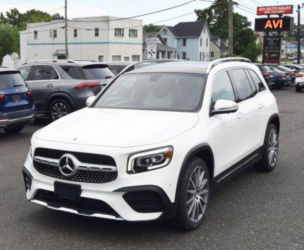 Used 2022 Mercedes-Benz GLB 250 4MATIC image 2