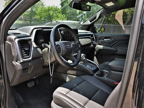 Used 2024 GMC Canyon Elevation w/ Elevation Premium Package RWD image 11