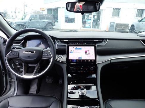 Used 2023 Jeep Grand Cherokee L Limited w/ Trailer Tow Group (B) image 18