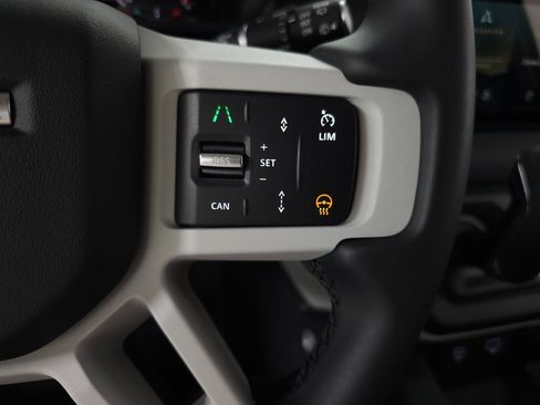 Used 2024 Land Rover Defender 110 S image 19