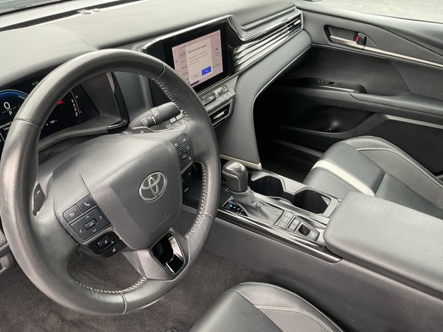 Used 2025 Toyota Camry SE FWD image 19