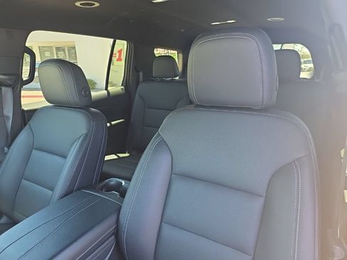 Used 2025 Chevrolet Traverse LT FWD image 14
