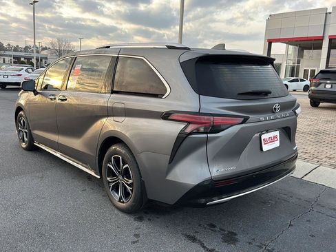New 2026 Toyota Sienna Platinum image 3