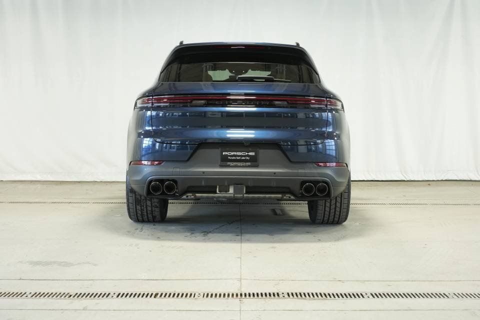 Certified 2026 Porsche Cayenne AWD/4WD image 6