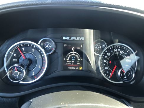 Used 2024 RAM 3500 Tradesman w/ Chrome Appearance Group image 24