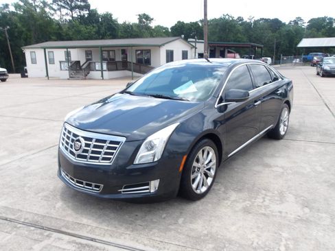 Used 2013 Cadillac XTS Luxury w/ Driver Awareness Package FWD image 2