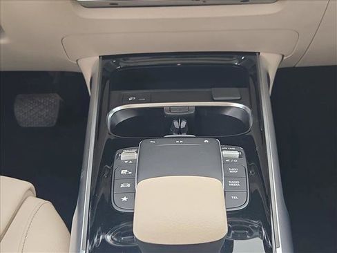 Used 2022 Mercedes-Benz GLB 250 image 12