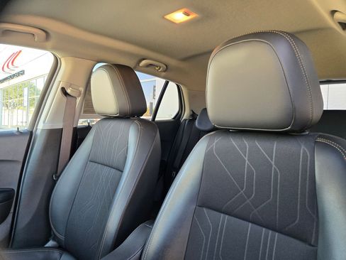 Certified 2022 Chevrolet Trax LT w/ LT Convenience Package image 13