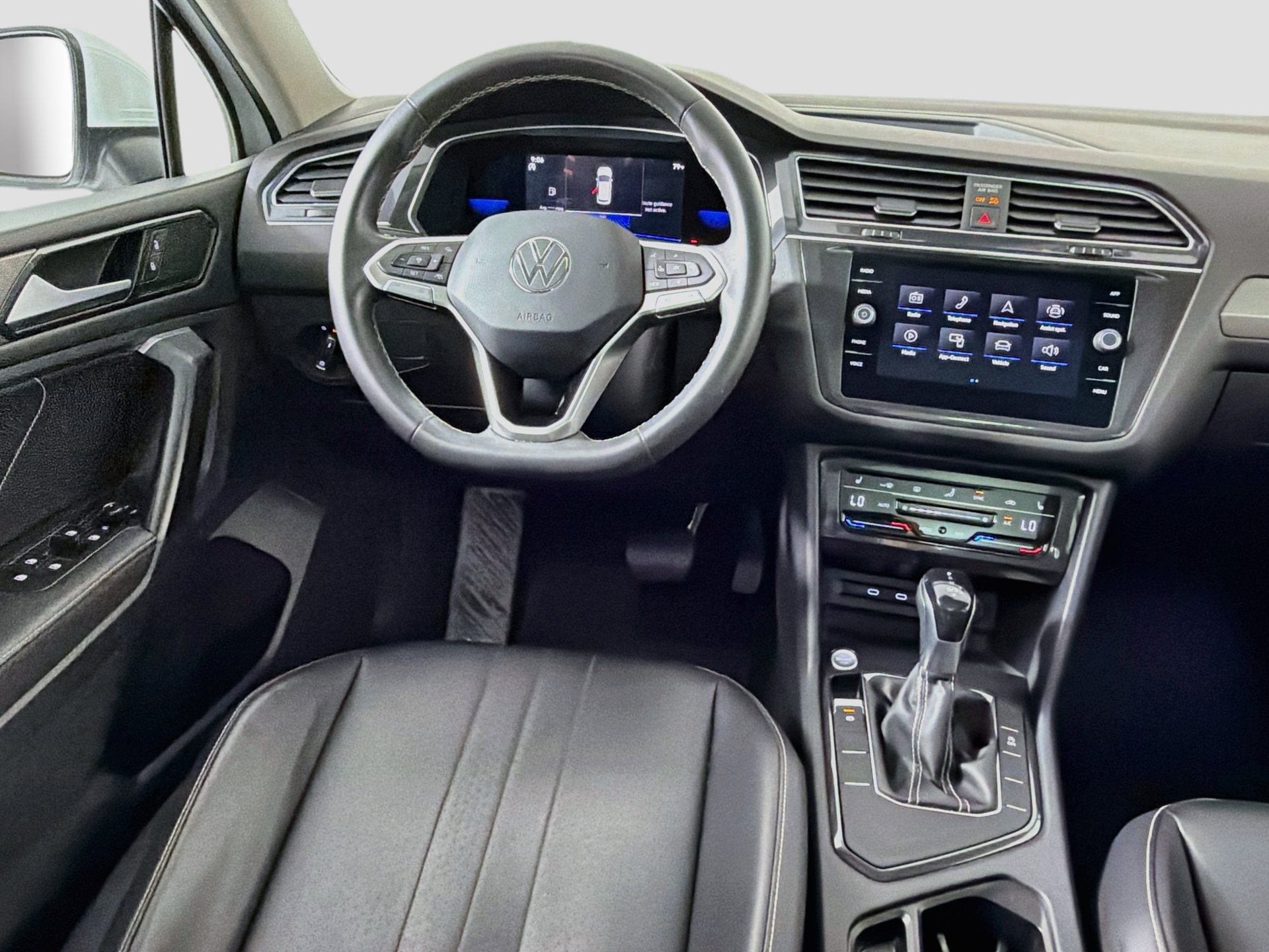 Used 2022 Volkswagen Tiguan SE w/ Panoramic Sunroof Package FWD image 22