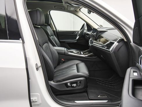 Used 2023 BMW X7 xDrive40i w/ Dynamic Handling Package image 50