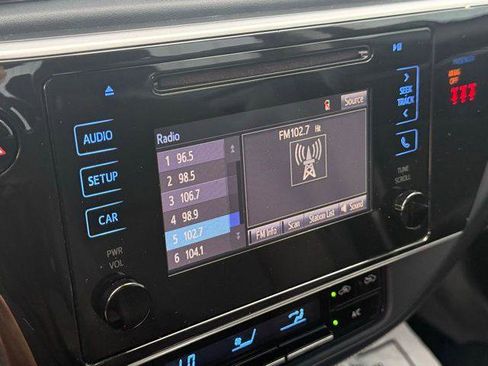 Used 2018 Toyota Corolla LE FWD image 12