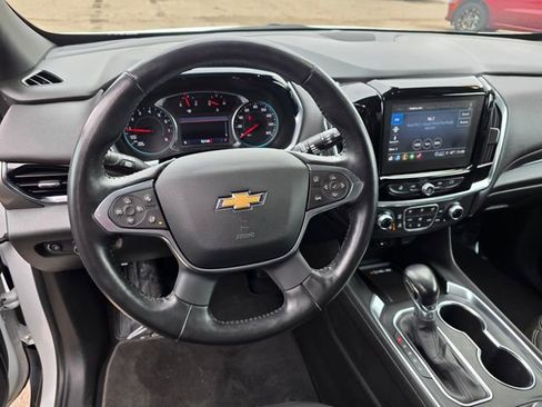 Used 2022 Chevrolet Traverse LT image 19