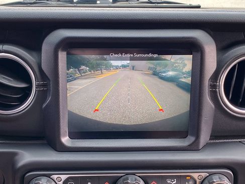 Used 2020 Jeep Wrangler Unlimited Sahara AWD/4WD image 22