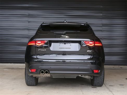 Used 2019 Jaguar F-PACE Prestige image 6