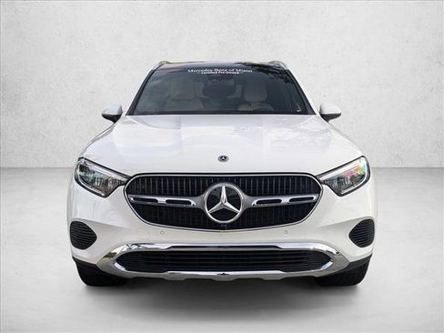 Used 2025 Mercedes-Benz GLC 350e 4MATIC image 2