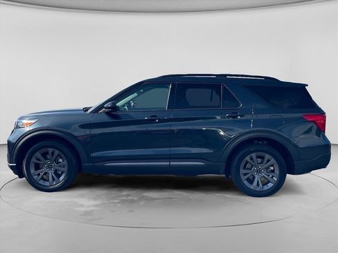 Used 2023 Ford Explorer XLT w/ Equipment Group 202A AWD/4WD image 4