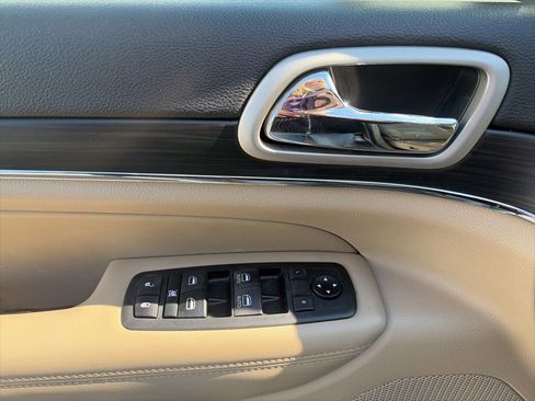 Used 2020 Jeep Grand Cherokee Limited image 14