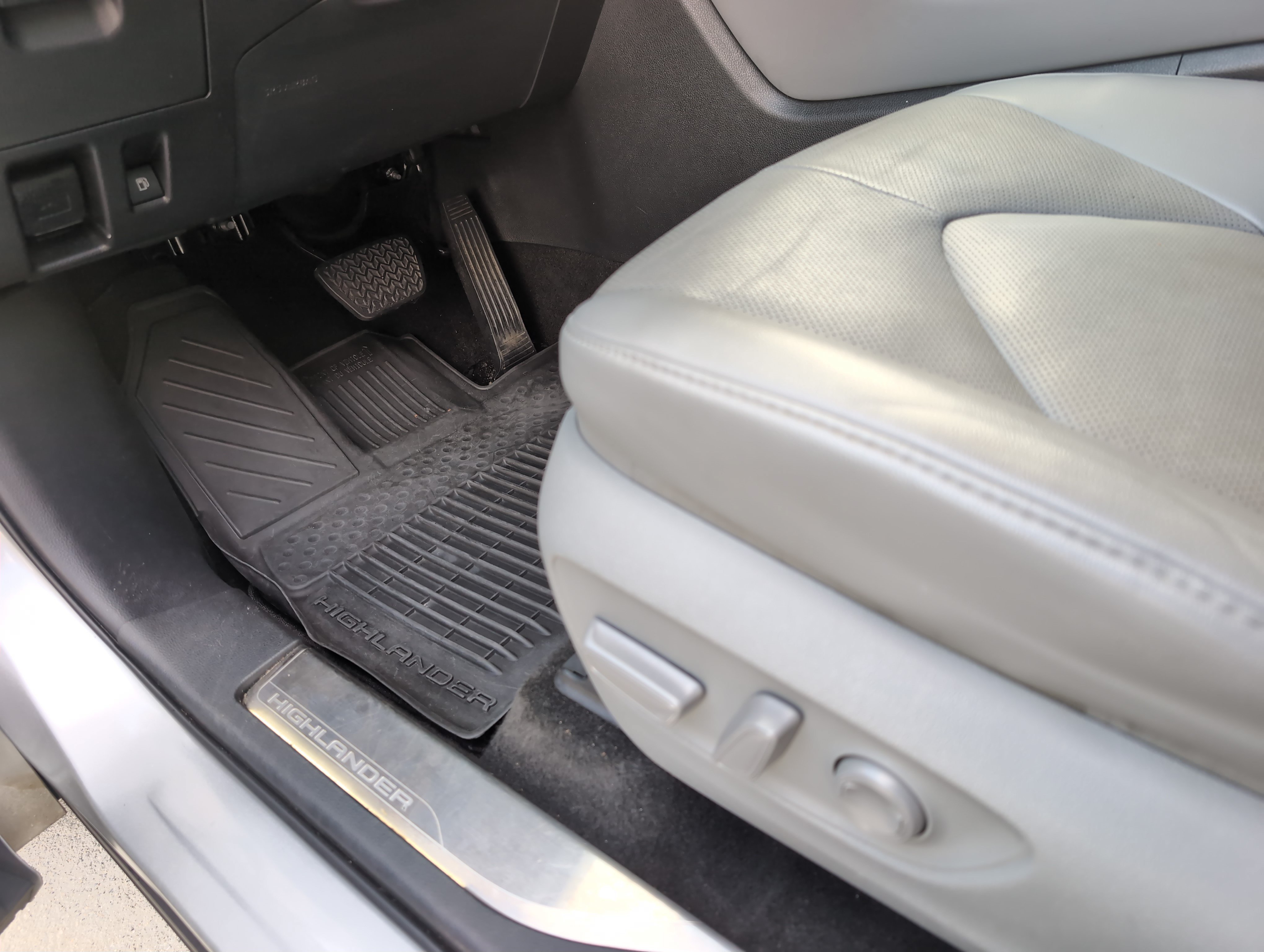 Used 2023 Toyota Highlander Platinum FWD image 17