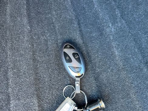 Used 2025 Hyundai Elantra Limited image 27