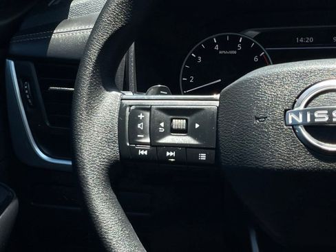 Used 2025 Nissan Rogue S FWD image 13