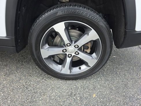 Used 2023 Jeep Grand Cherokee L Limited image 12