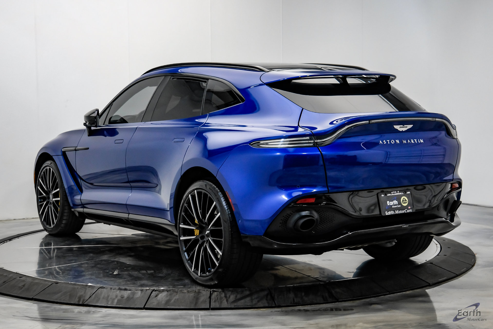 Used 2023 Aston Martin DBX AWD/4WD image 12