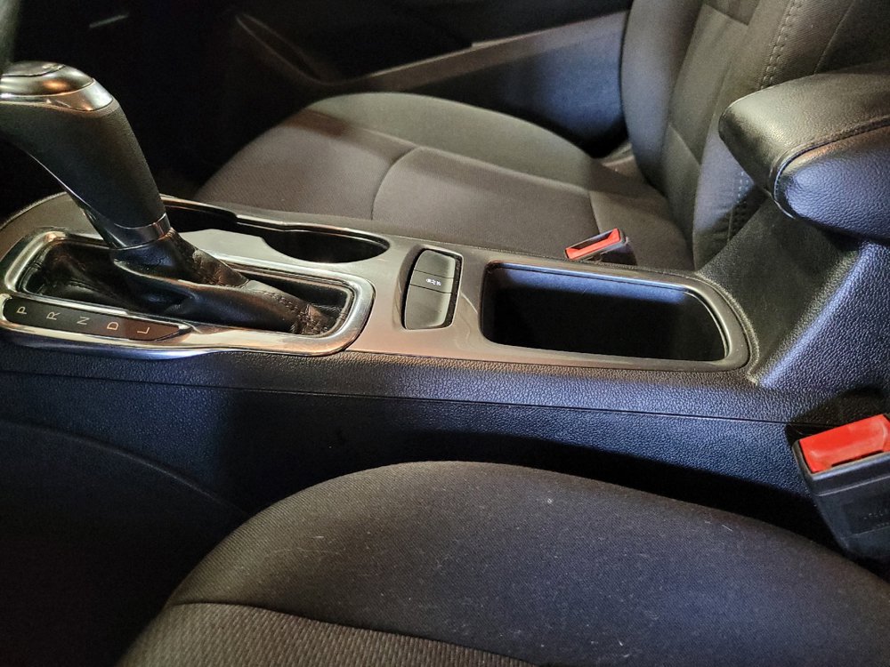 Used 2017 Chevrolet Cruze LT w/ Convenience Package FWD image 26