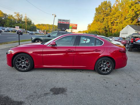 Used 2017 Alfa Romeo Giulia AWD image 8