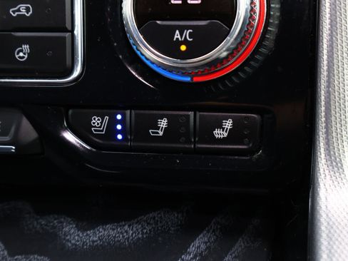 Used 2023 GMC Yukon XL Denali w/ Denali Reserve Package image 31