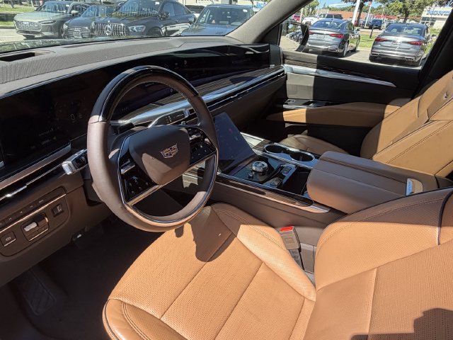 Used 2025 Cadillac Escalade Premium Luxury w/ LPO, Radiant Package AWD/4WD image 26