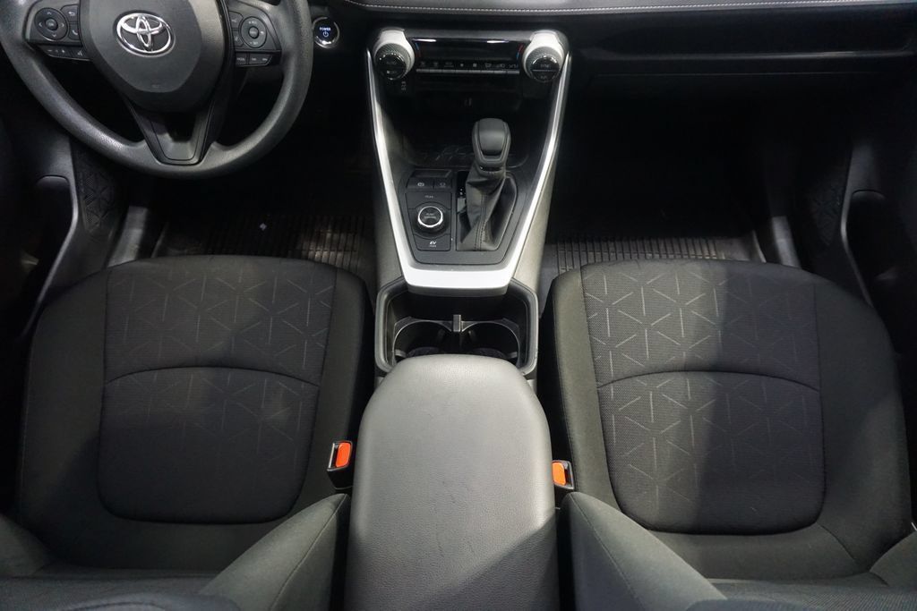 Used 2025 Toyota RAV4 XLE AWD/4WD image 26