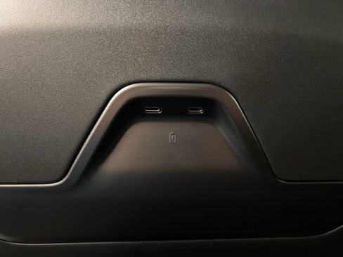 Used 2025 Lincoln Nautilus Premier image 34