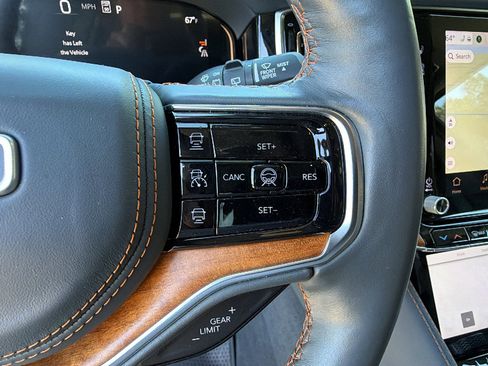 Used 2024 Jeep Grand Wagoneer Series III w/ Rear Seat Video Group 1 AWD/4WD image 32