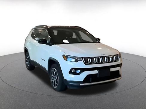 Used 2025 Jeep Compass Limited AWD/4WD image 3