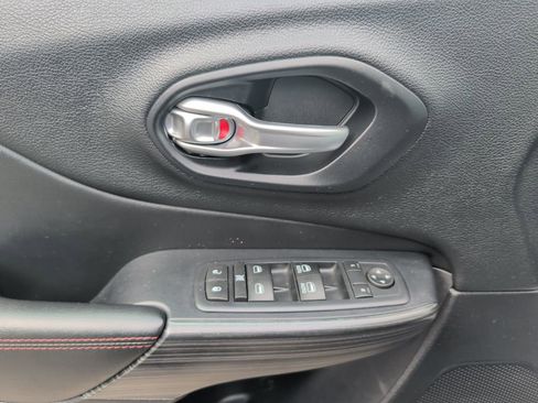 Used 2017 Jeep Cherokee Trailhawk w/ Comfort/Convenience Group image 10