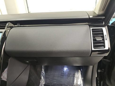 Used 2018 Land Rover Discovery SE AWD/4WD image 42