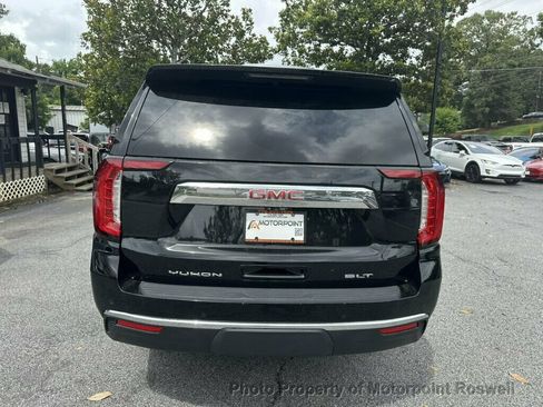 Used 2023 GMC Yukon XL SLT w/ SLT Premium Package RWD image 3