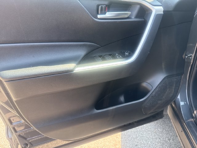 Used 2025 Toyota RAV4 XLE FWD image 10