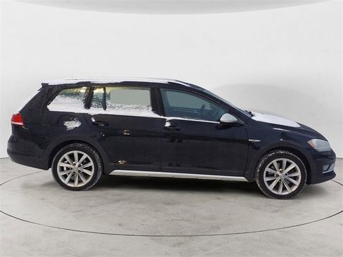 Used 2018 Volkswagen Golf Alltrack image 6