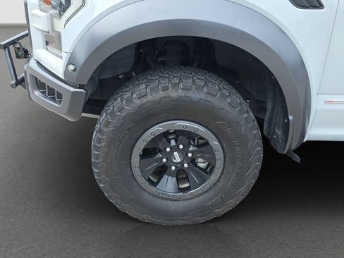 Used 2017 Ford F150 Raptor w/ Equipment Group 802A Luxury AWD/4WD image 4