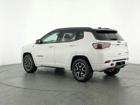 Used 2025 Jeep Compass Trailhawk image 6